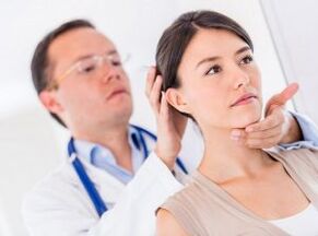 Diagnostic de l'ostéochondrose cervicale lors d'un rendez-vous avec un neurologue
